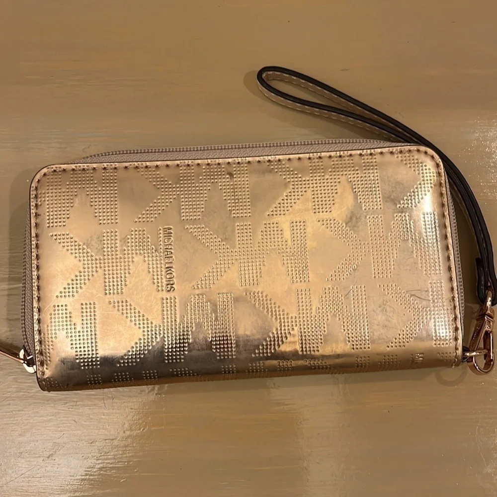 Michael Kors wristlet